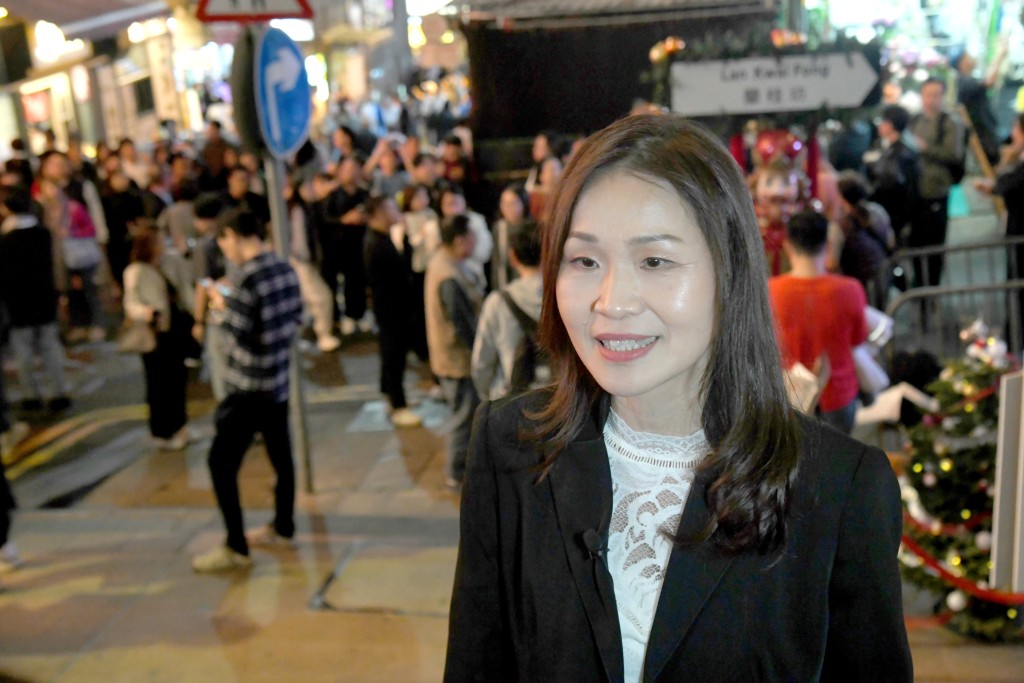 2026世界杯凌晨开打,球迷熬夜看球,酒吧生意难爆红